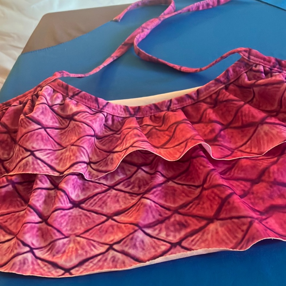 FINAL MARKDOWN Girls Ruffled Bikini Top 6/7